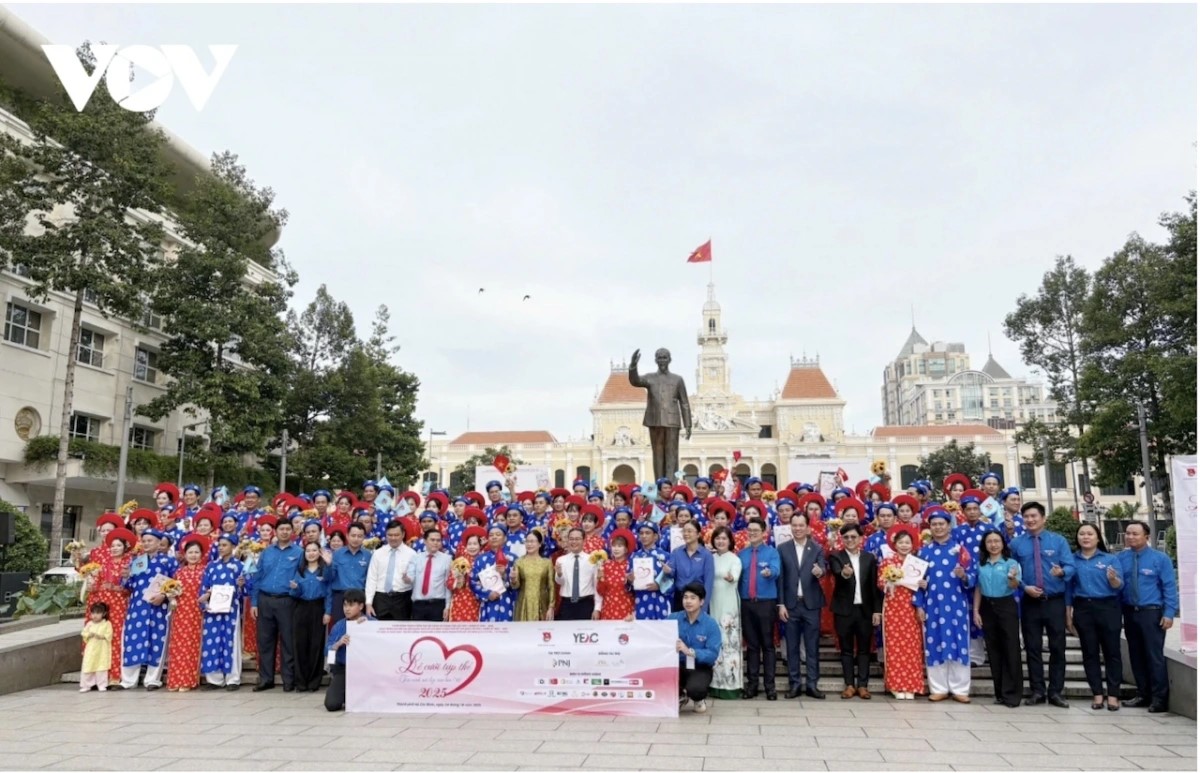 vang tang gia, nhan cuoi tu vang non den my ky hinh anh 4